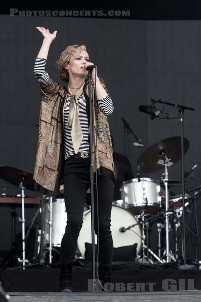 VANESSA PARADIS - 2014-06-29 - PARIS - Hippodrome de Longchamp - 